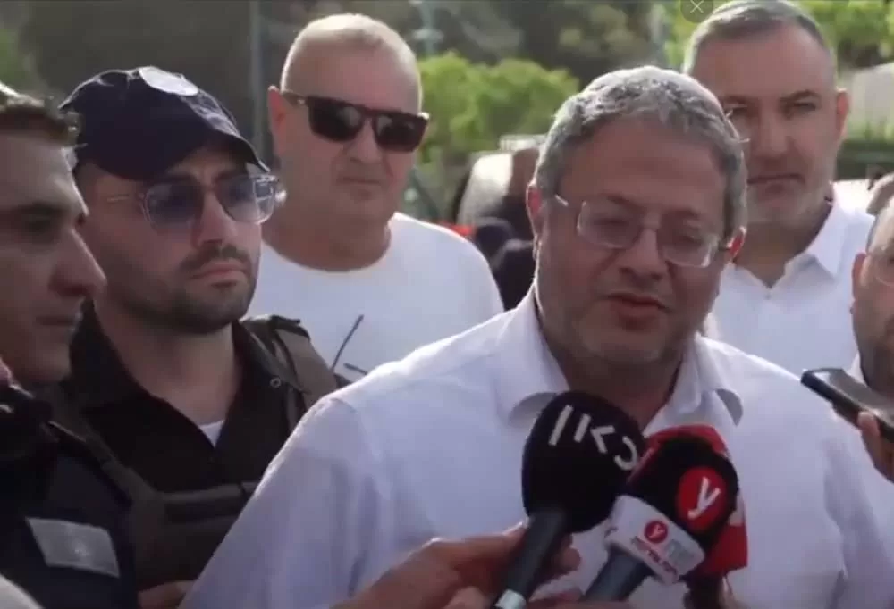 ben gvir talking to press after accident